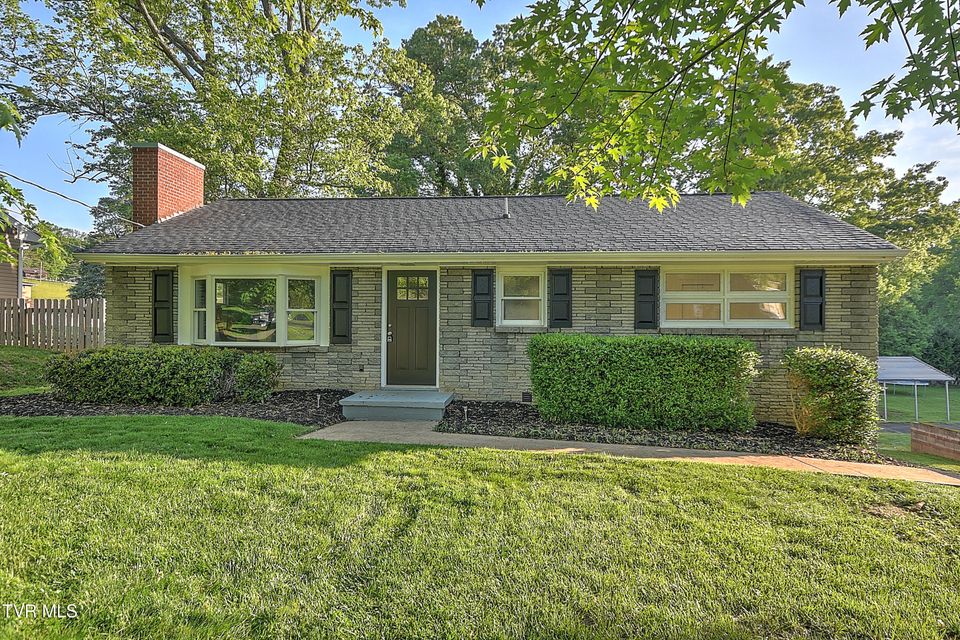 Photo #2: 116 Lakeview Circle