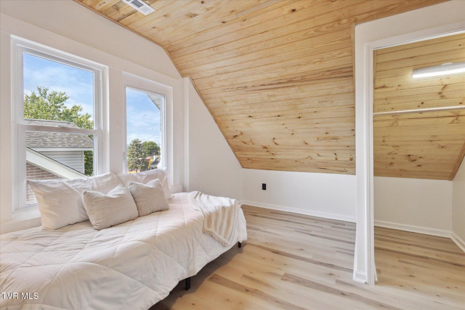 Photo #27: 2504 Fort Henry Drive