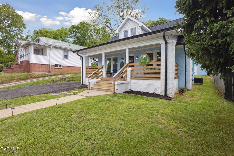 Photo #3: 2504 Fort Henry Drive