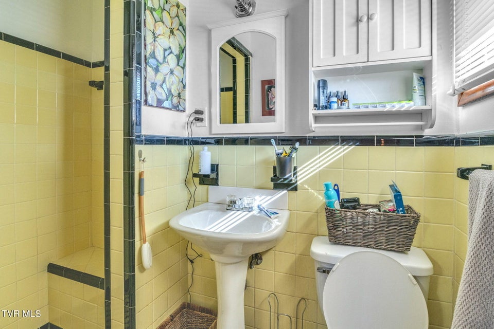 Photo #9: 204 Cloverdale Place