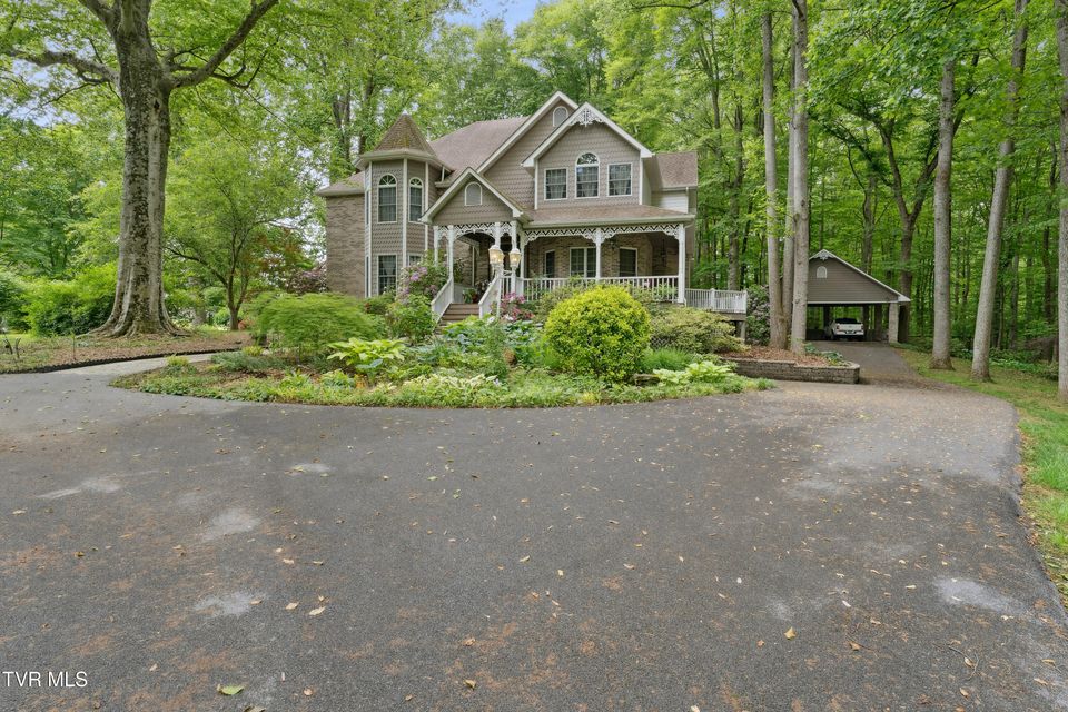 Photo #2: 3313 Victoria Court