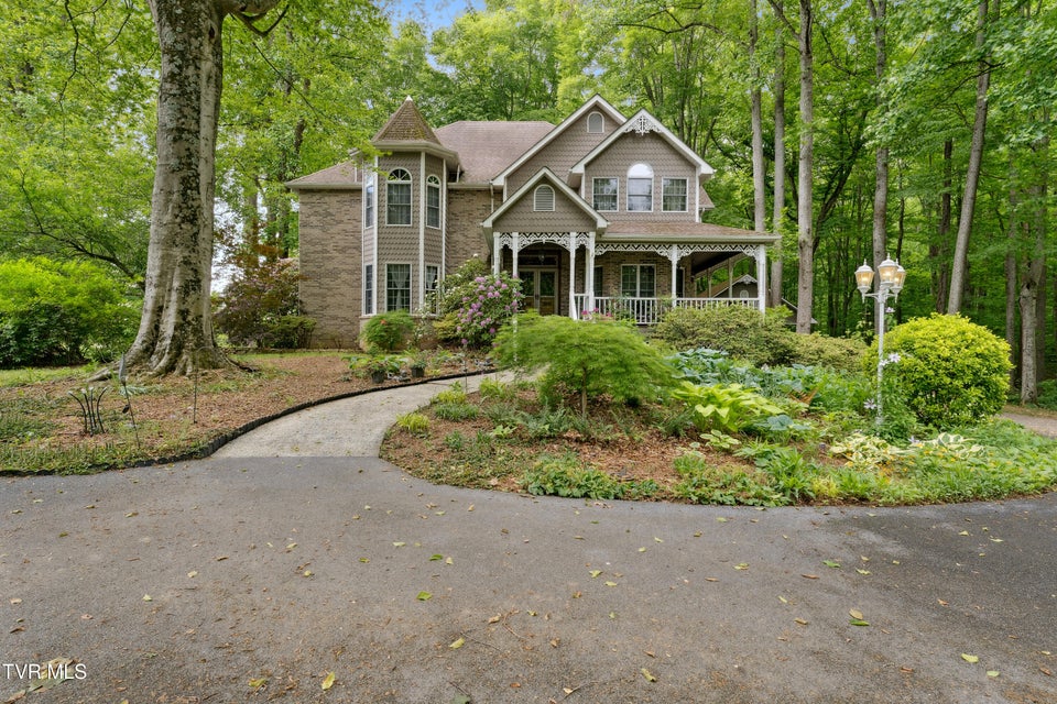 Photo #3: 3313 Victoria Court