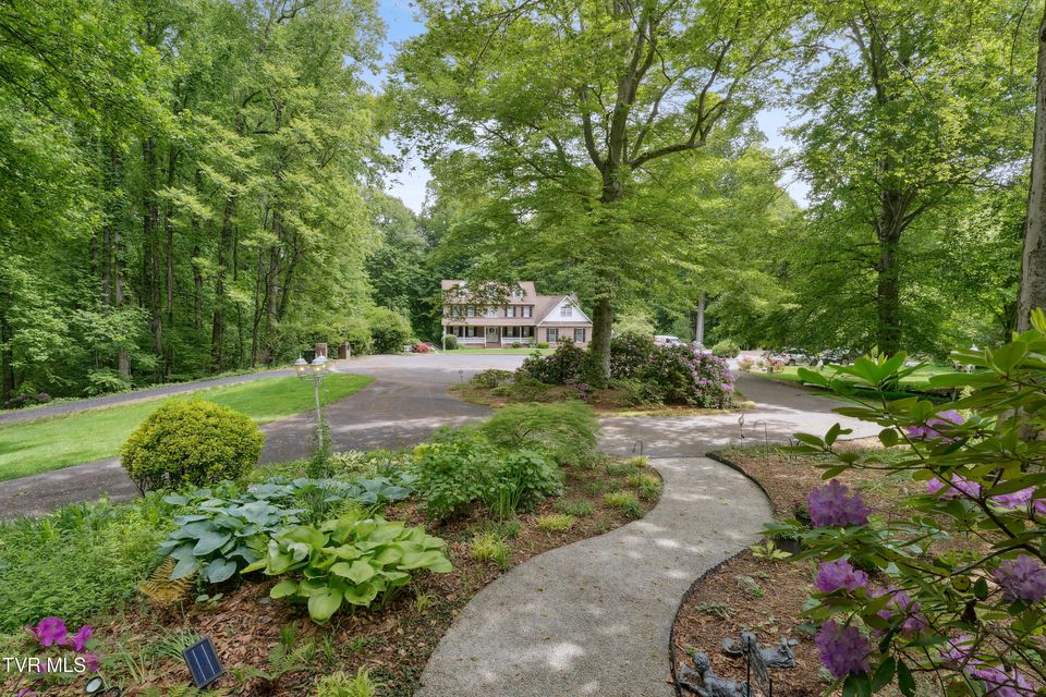 Photo #4: 3313 Victoria Court