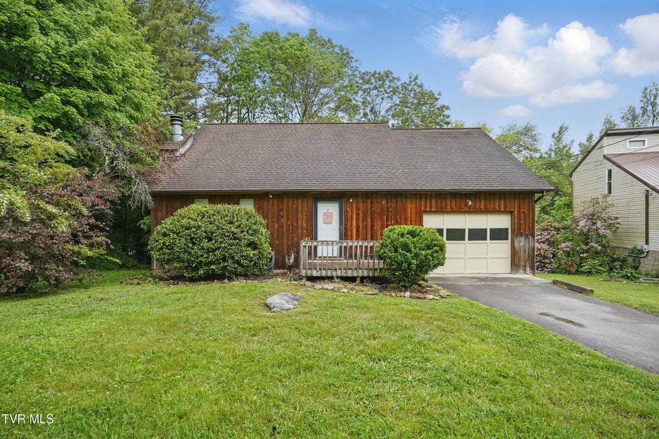 Photo #2: 904 Hanson Drive