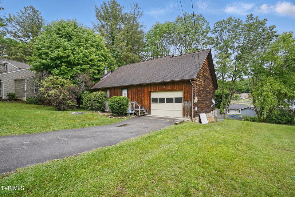 Photo #3: 904 Hanson Drive