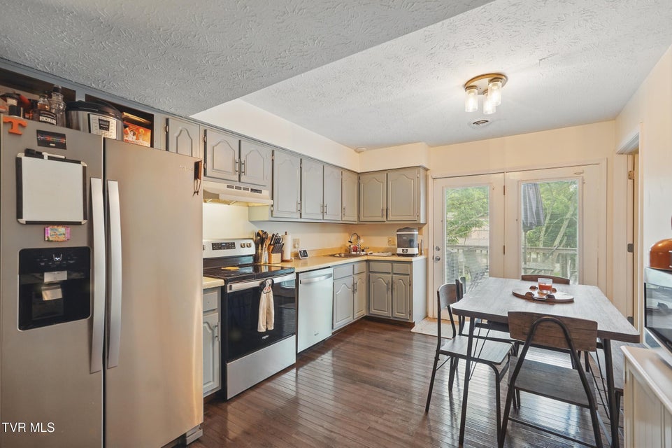 Photo #10: 904 Hanson Drive