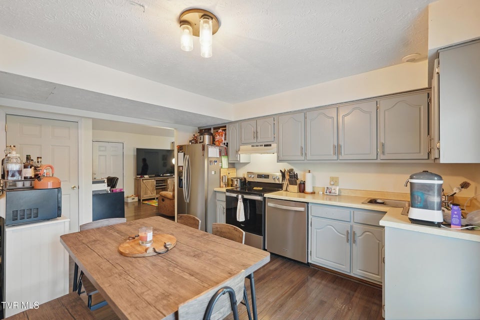 Photo #11: 904 Hanson Drive