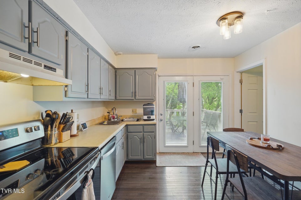 Photo #12: 904 Hanson Drive