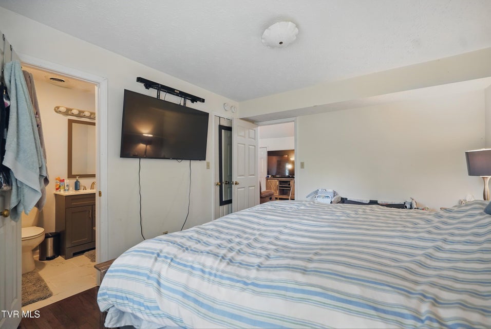 Photo #14: 904 Hanson Drive