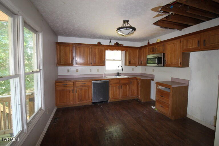 Photo #2: 405 Chelsea Circle
