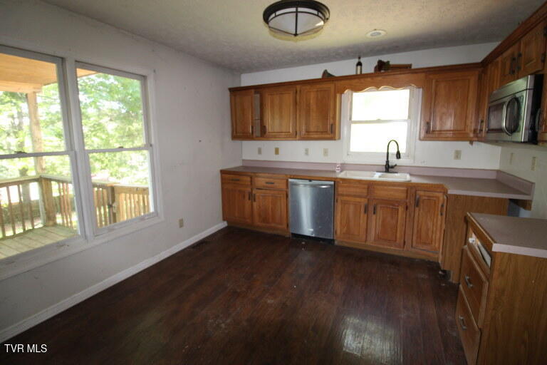 Photo #3: 405 Chelsea Circle