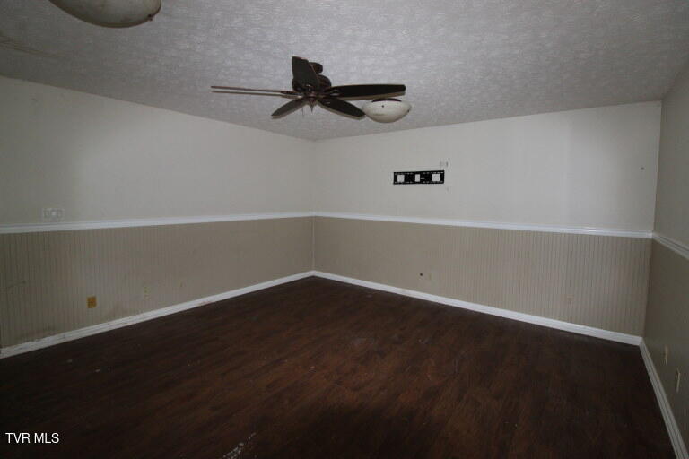 Photo #5: 405 Chelsea Circle