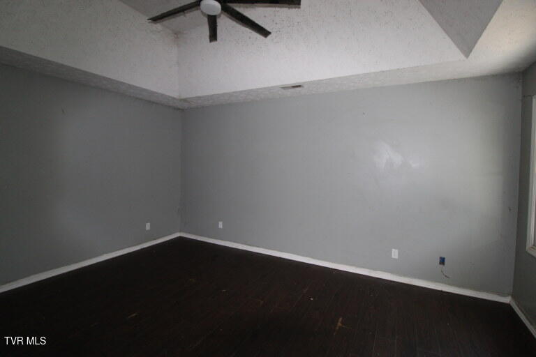 Photo #25: 405 Chelsea Circle