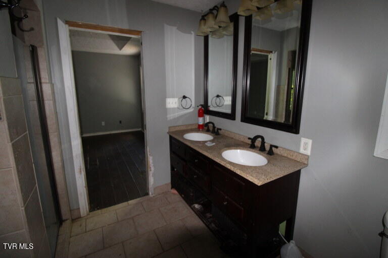 Photo #28: 405 Chelsea Circle