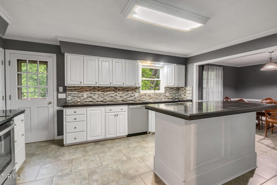 Photo #6: 1520 Sun Valley Drive
