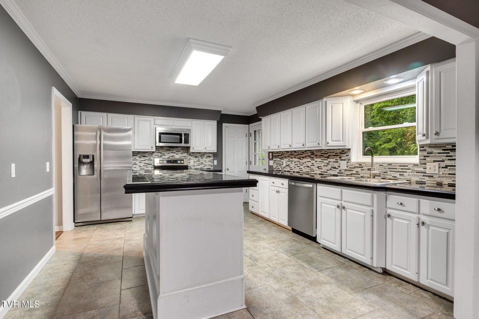 Photo #7: 1520 Sun Valley Drive