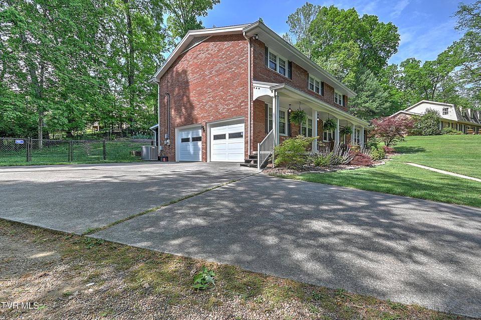 Photo #10: 2309 Oxford Court