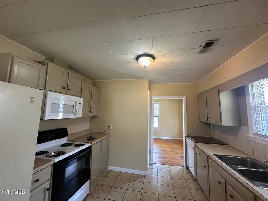Photo #7: 1454 Sevier Avenue