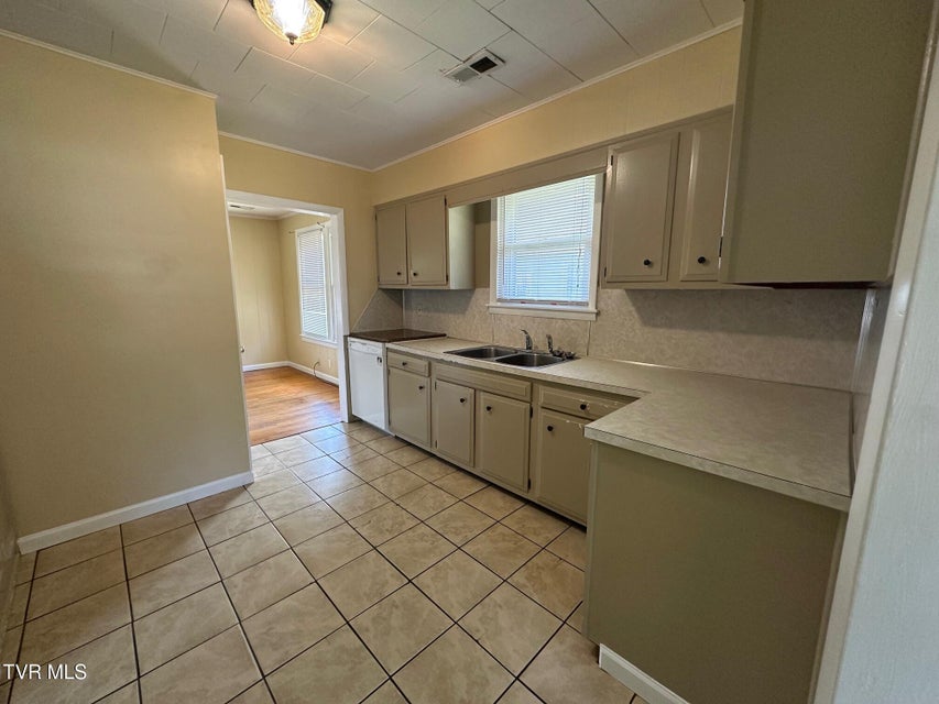 Photo #8: 1454 Sevier Avenue
