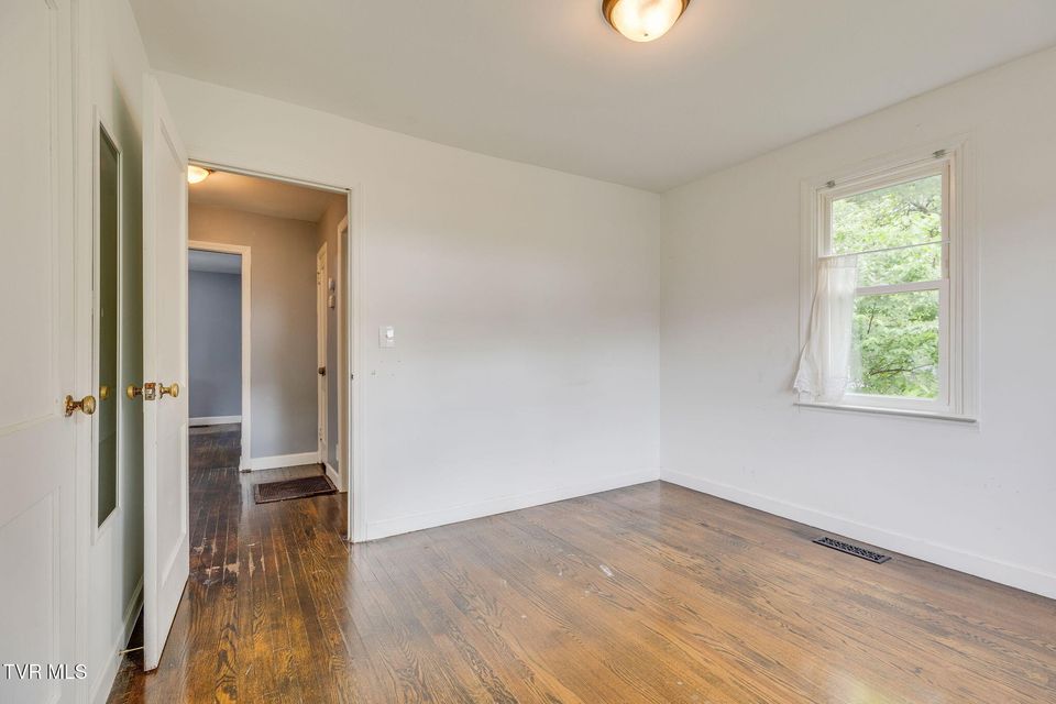 Photo #13: 2304 Bay Street