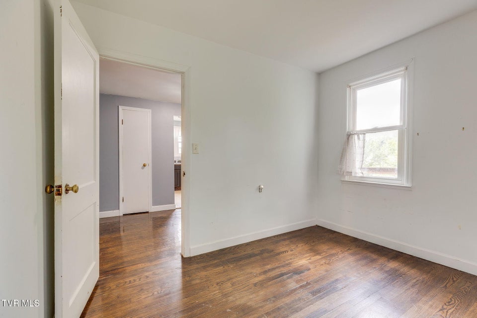 Photo #18: 2304 Bay Street