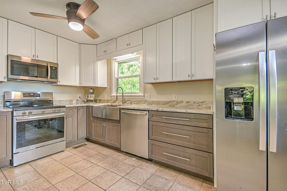 Photo #9: 420 Gustavis Avenue