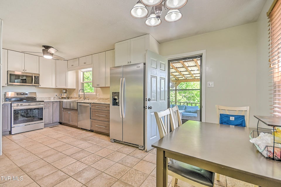 Photo #12: 420 Gustavis Avenue