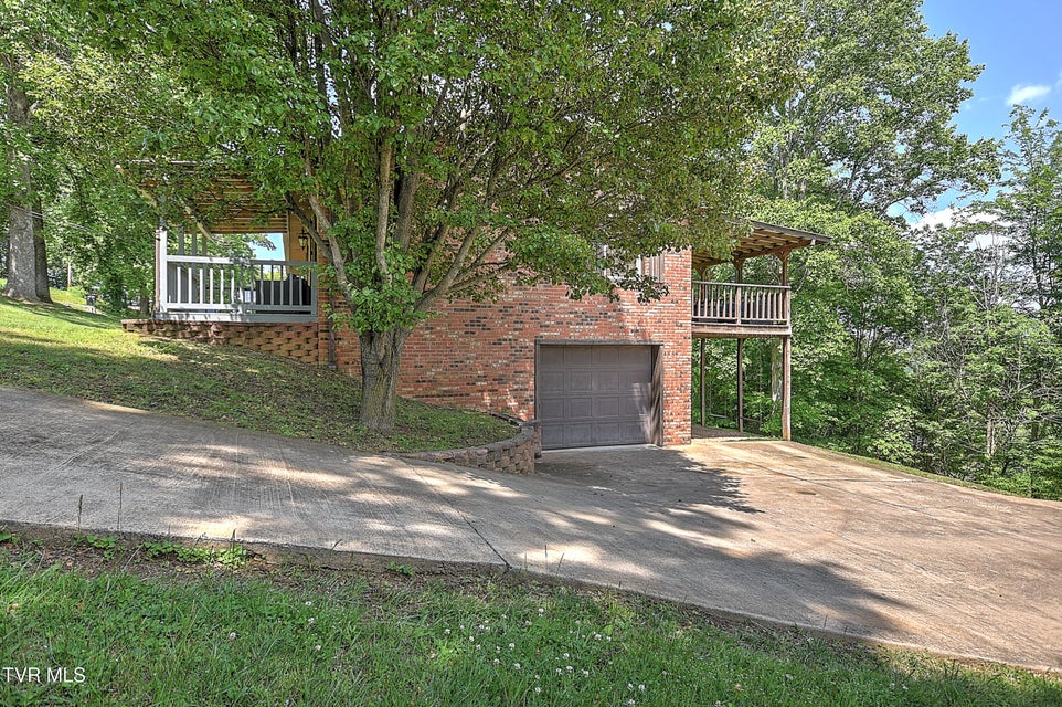 Photo #26: 420 Gustavis Avenue