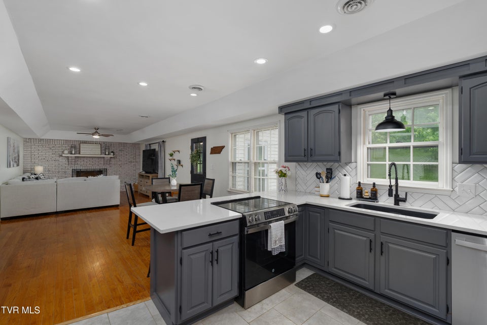 Photo #24: 821 Regency Drive