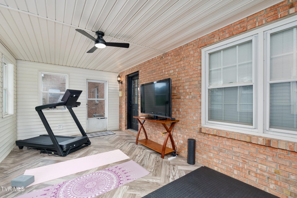 Photo #32: 821 Regency Drive