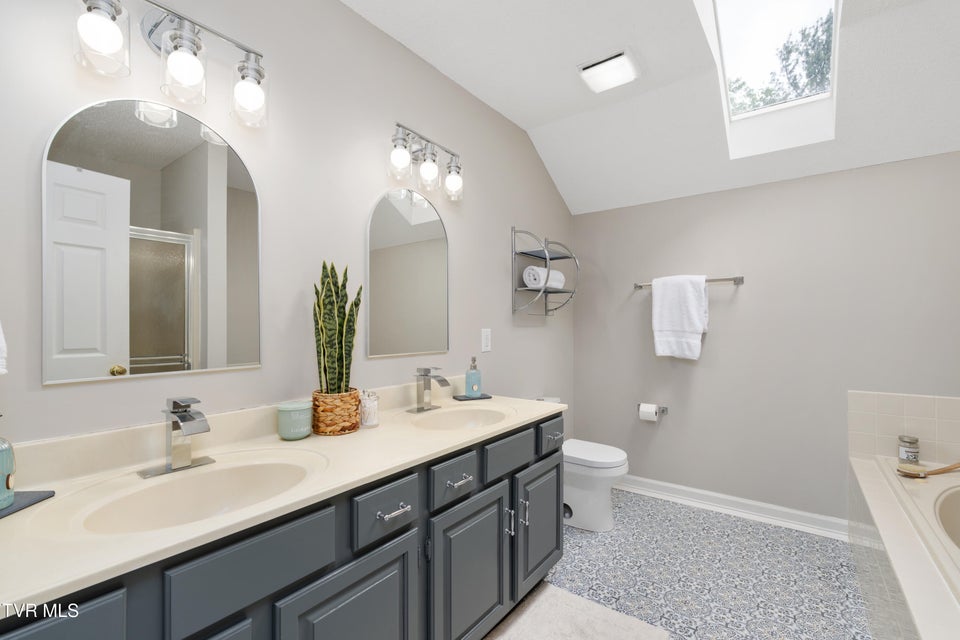Photo #45: 821 Regency Drive