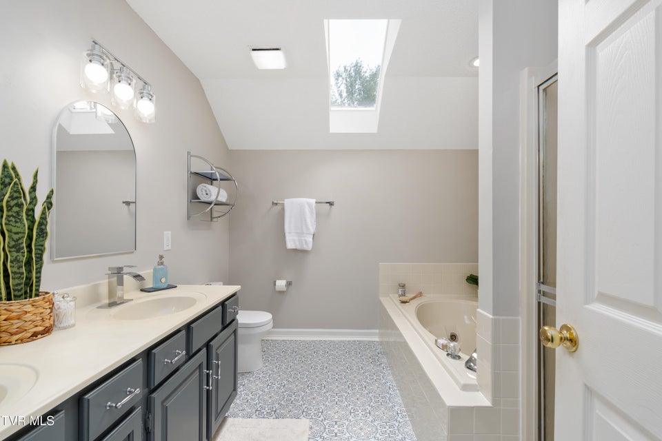 Photo #46: 821 Regency Drive