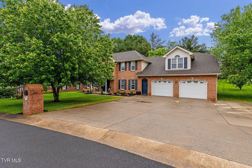 Photo #4: 821 Regency Drive