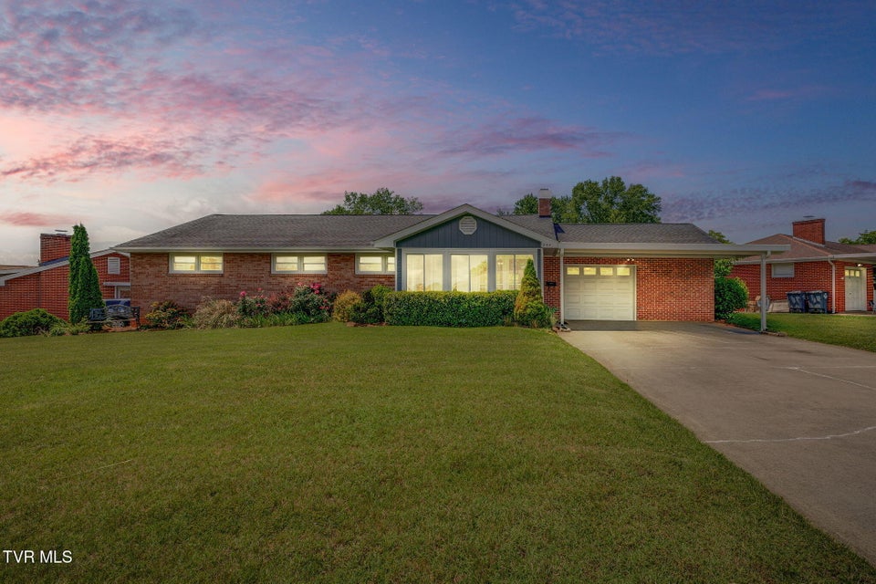 Photo #2: 844 Mimosa Drive