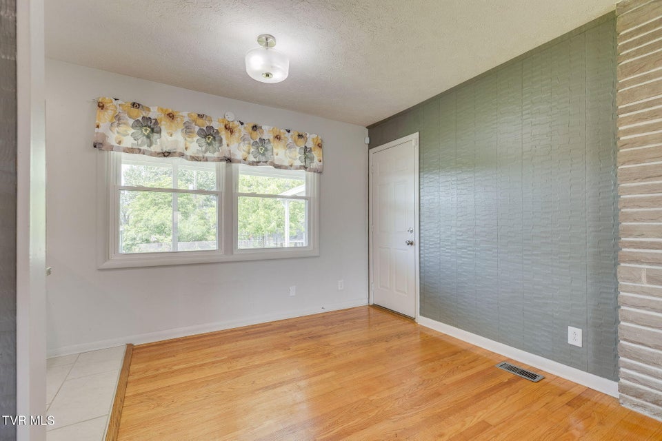 Photo #11: 844 Mimosa Drive