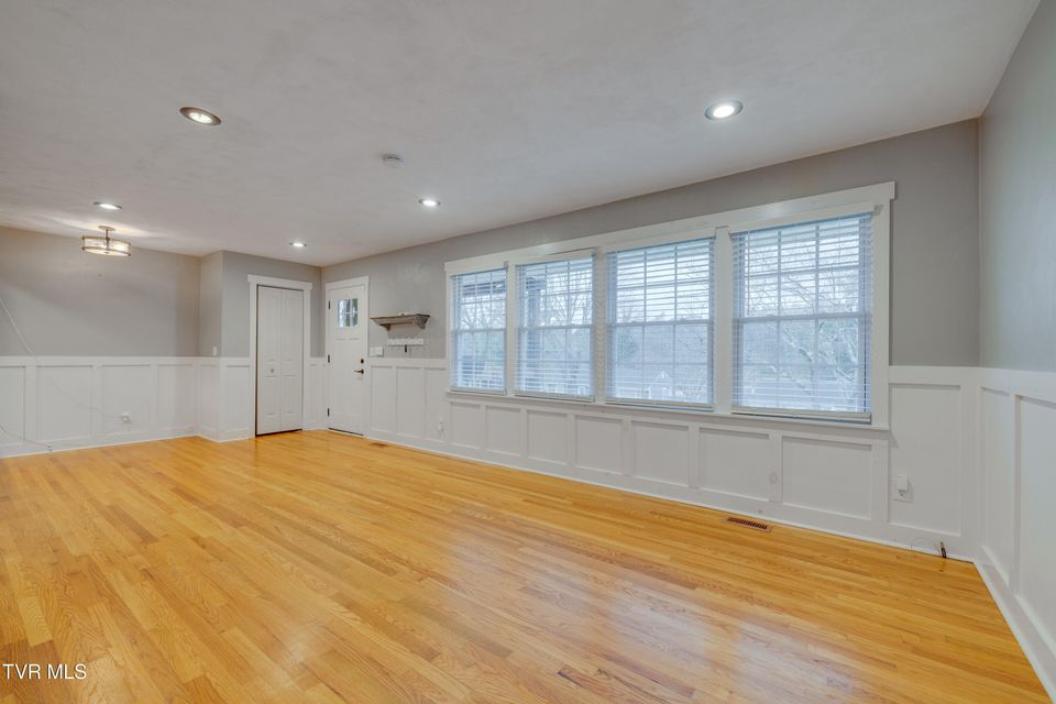 Photo #9: 308 Elmhurst Drive