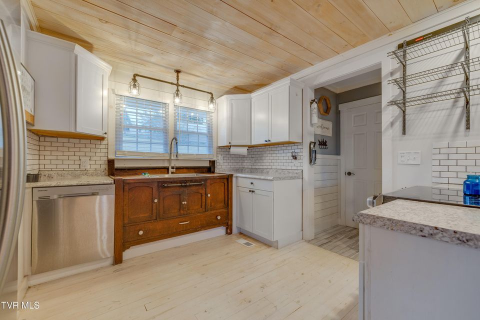 Photo #11: 308 Elmhurst Drive