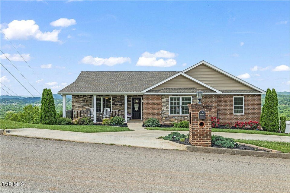 Photo #6: 4892 Eagle Pointe Drive