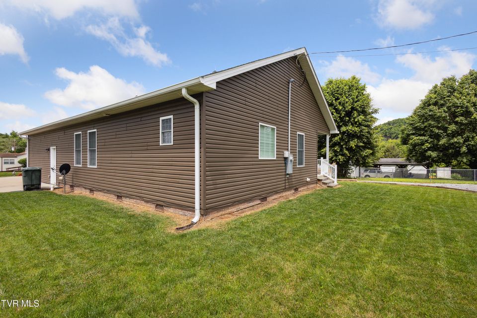 Photo #5: 924 Walker Street