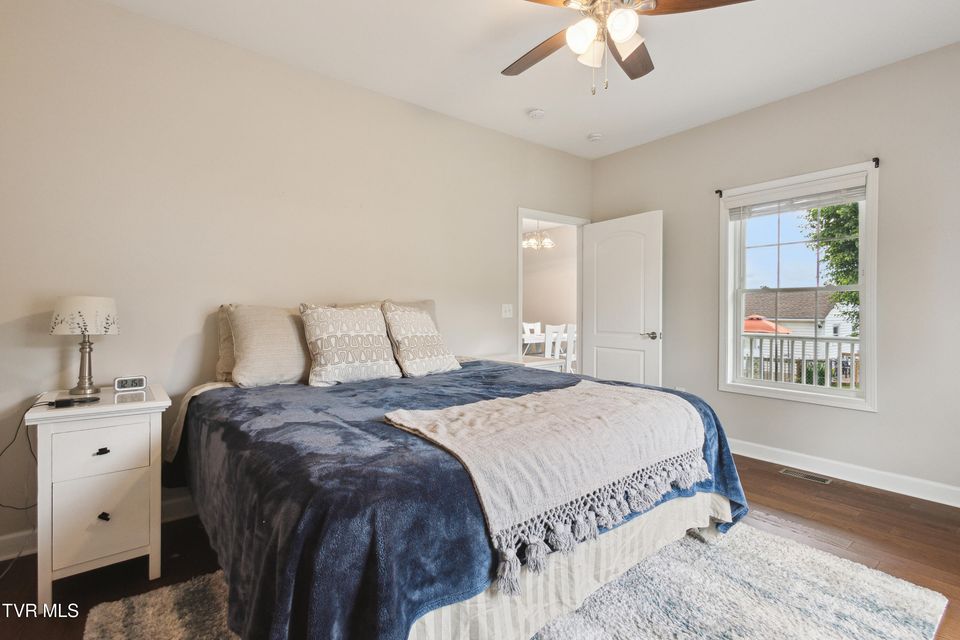 Photo #19: 924 Walker Street