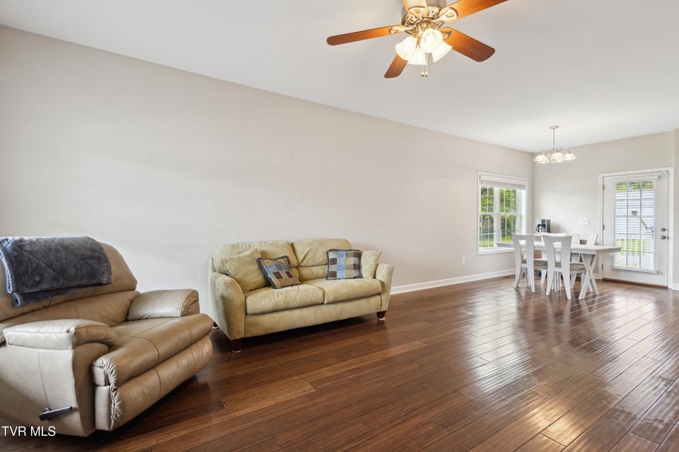 Photo #6: 924 Walker Street