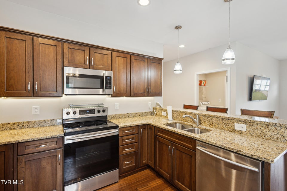 Photo #9: 924 Walker Street