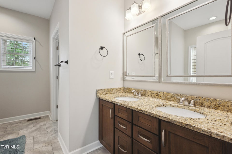 Photo #18: 924 Walker Street