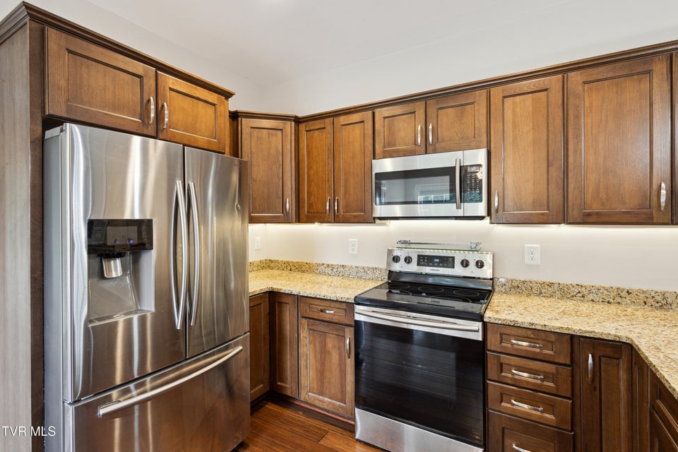 Photo #10: 924 Walker Street
