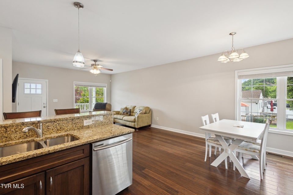 Photo #11: 924 Walker Street