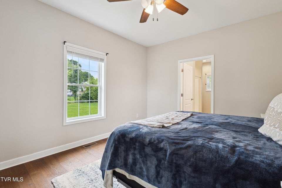 Photo #16: 924 Walker Street