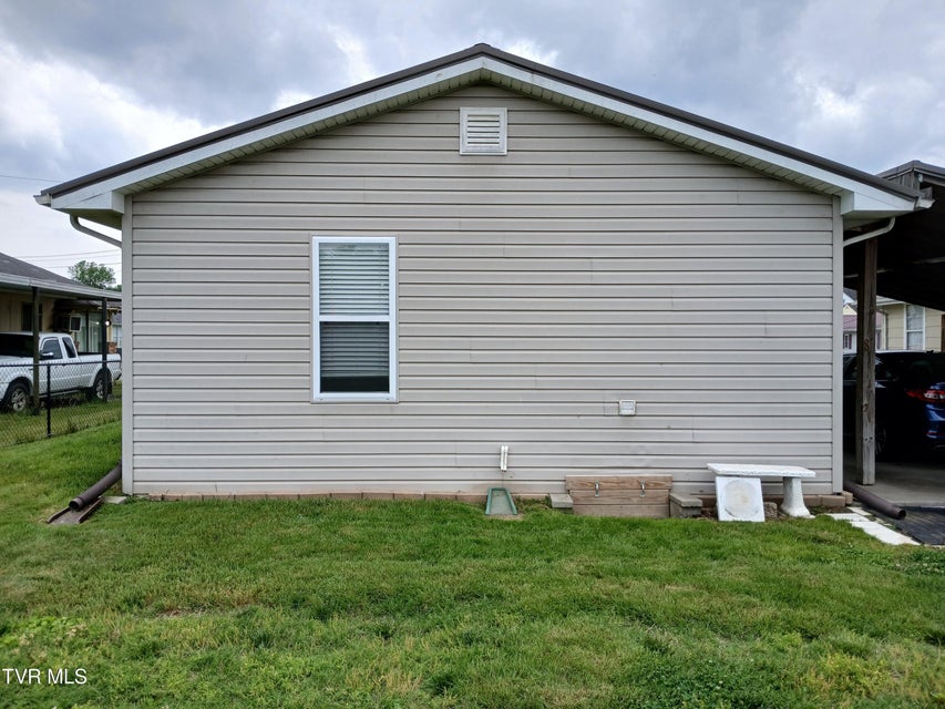 Photo #8: 1318 Willow Street