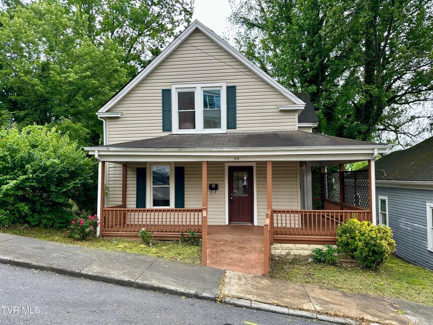 Photo #2: 919 Russell Street