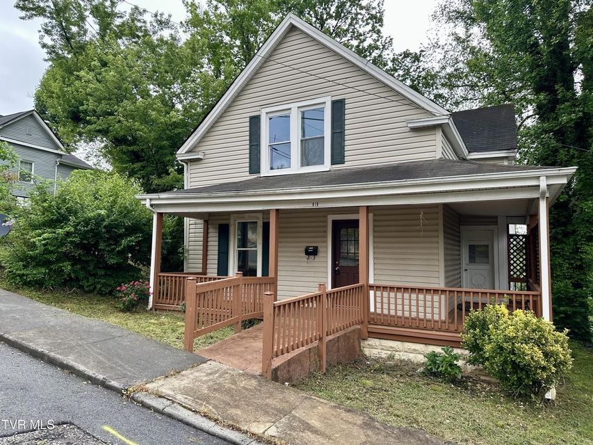 Photo #3: 919 Russell Street