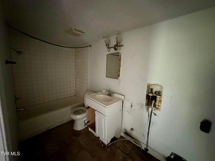 Photo #23: 919 Russell Street